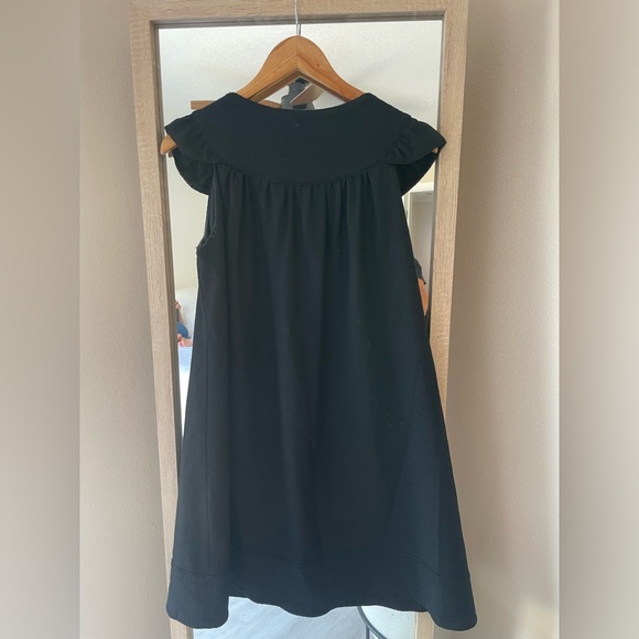 NAVE. Size women’s 2 , but runs big! More like a 6. Color black. - Picture 2 of 14